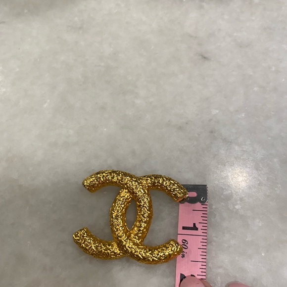 Authentic Chanel CC gold pin - Picture 6 of 8